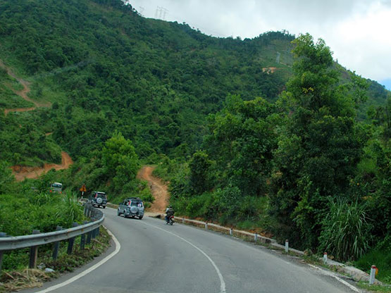 deo bao loc an tuong cung duong mot ben doi nui mot ben vuc sau. - Đèo Bảo Lộc - ấn tượng cung đường một bên đồi núi – một bên vực sâu   