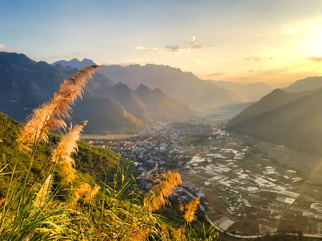 Top 10 điểm đến Tây Bắc được nhiều du khách tham quan nhất Mai Chau mua nuoc do diem den tay bac hut khach nhat 1024x768 - Top 10 điểm đến Tây Bắc được nhiều du khách tham quan nhất