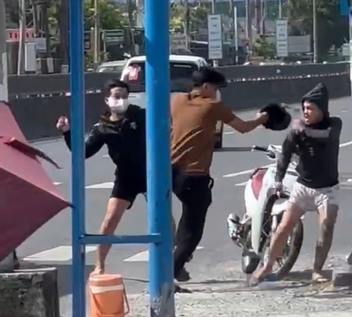 Truy tìm nhóm thanh niên nẹt pô rồi rút dao đâm người trên quốc lộ